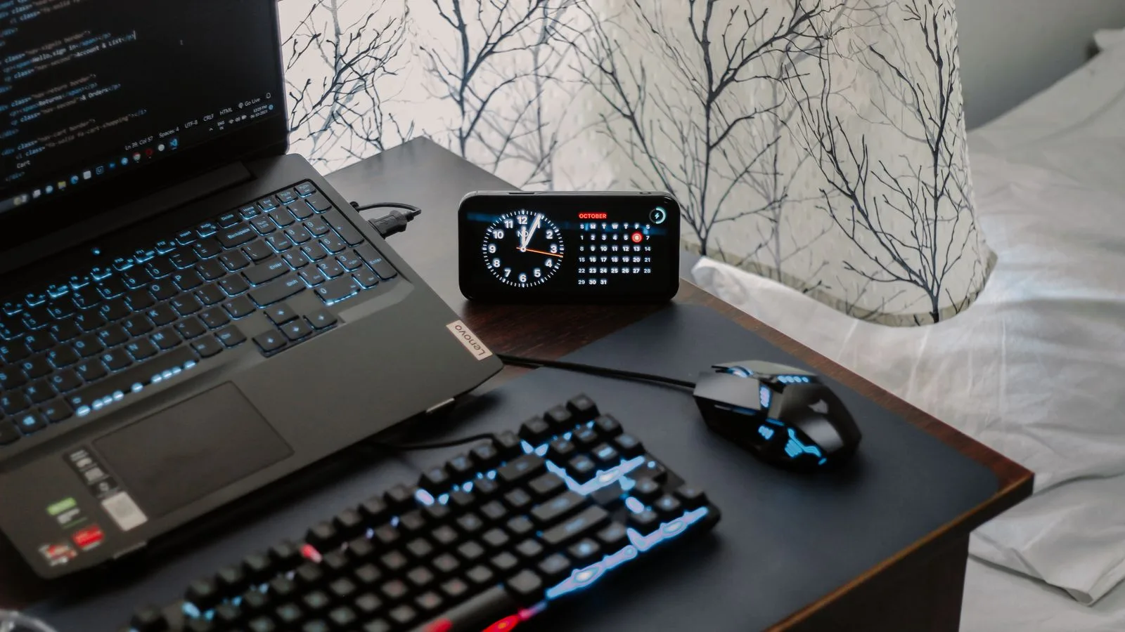 Stanowisko z klawiaturą i myszą — wymiana klawiatury laptopa — Wymiana klawiatury laptopa