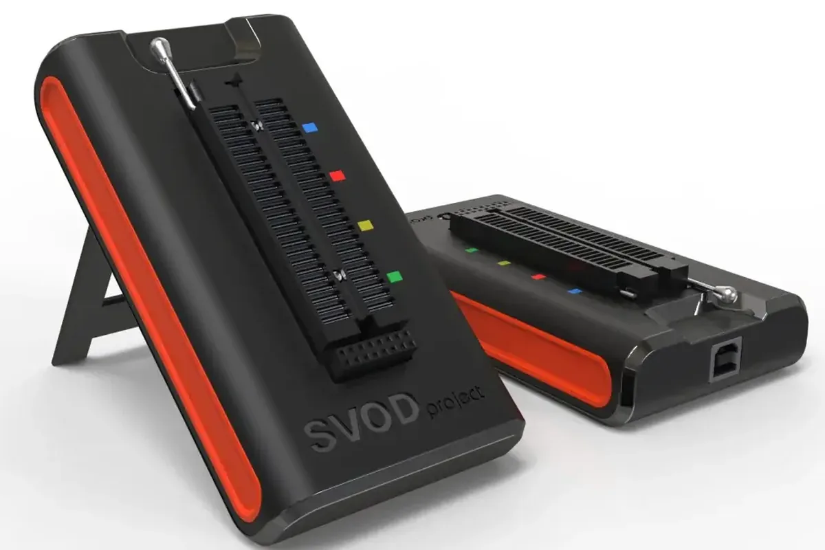 Programator chipów elektronicznych z gniazdem ZIF do pracy z firmware