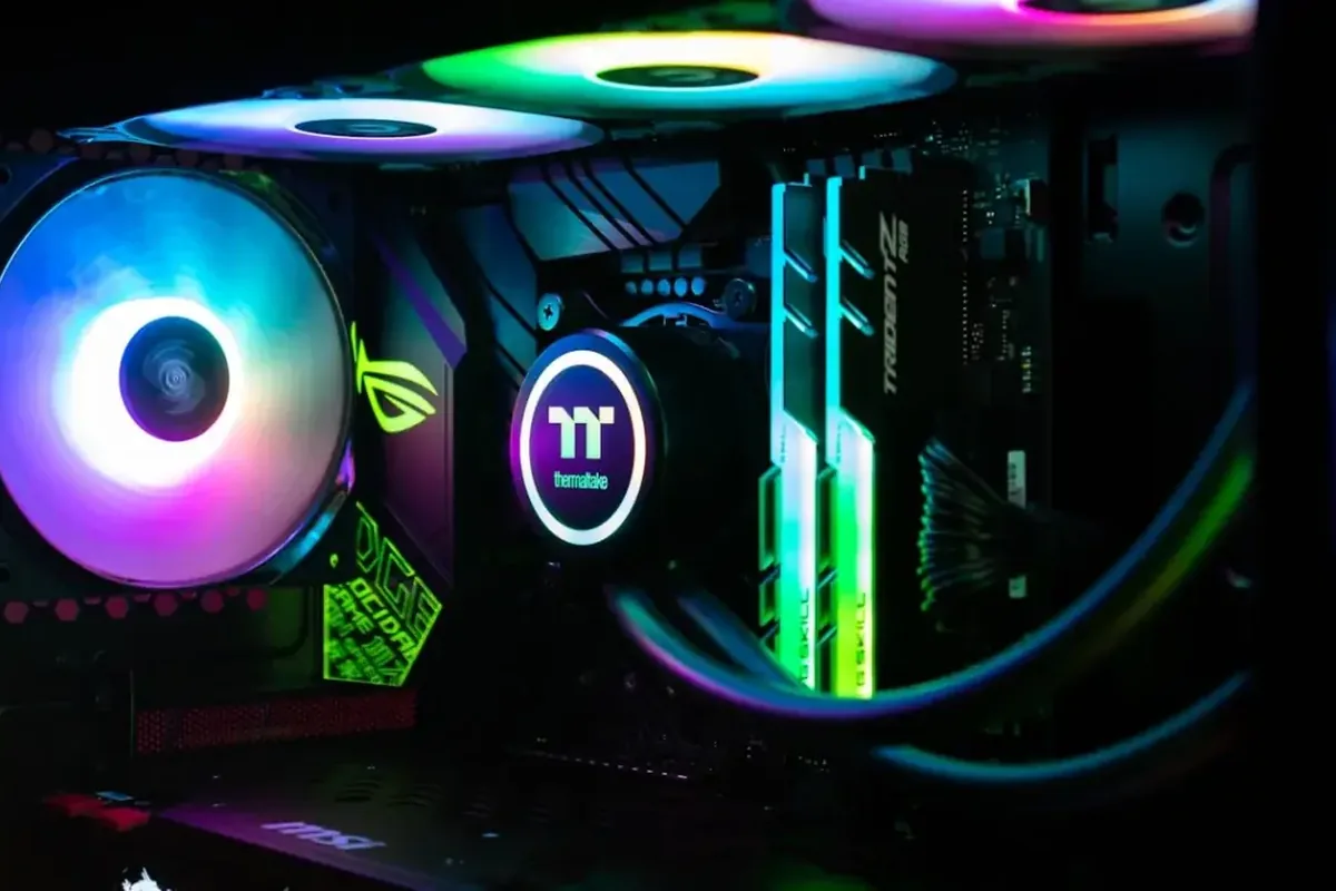 Custom gaming PC z podświetleniem RGB - ASUS ROG, Thermaltake, G.Skill